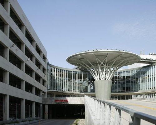 Exterior photo of emergency room entrance and parking garage at Baptist Heart Hospital.